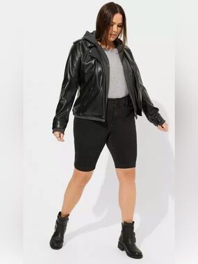 Torrid Jegging Bermuda Super Soft High Rise Short